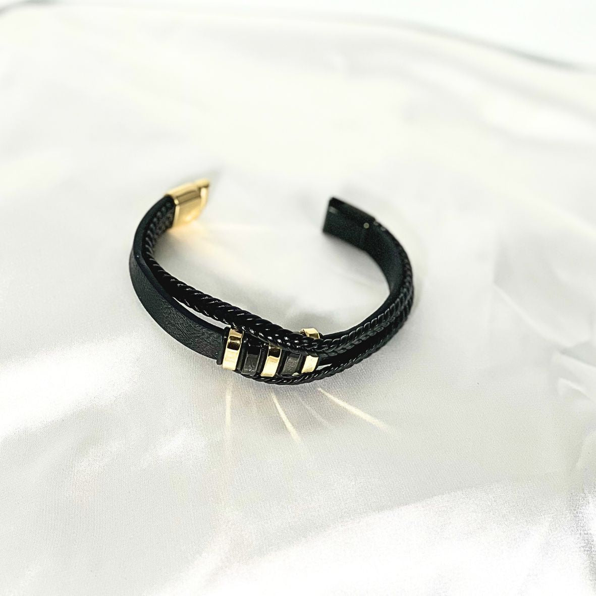 Magnet Buckle Men's Leather Bracelet